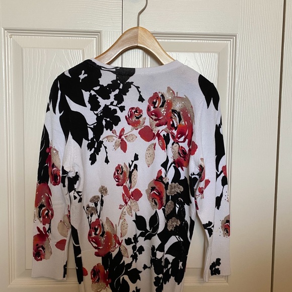 WHBM Cardigan - Picture 2 of 7